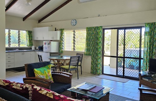 Ngatangiia Cottage | Mango Cottage with A/C, Unlimited Wifi, Plunged pool