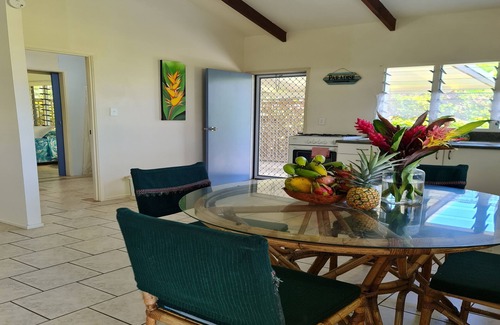 Ngatangiia Cottage | Mango Cottage with A/C, Unlimited Wifi, Plunged pool
