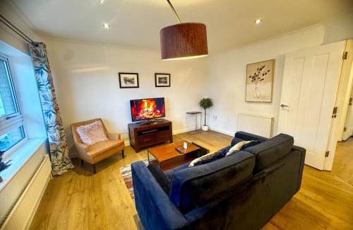 Cambridge Apartment | Mango Tree Apartment