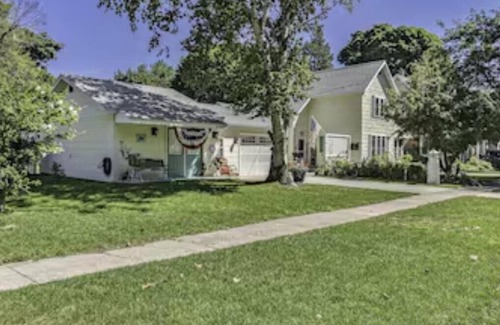 Manistee House | Manistee Victorian Manor, We have 2 night minimum. 100 per bedroom per night