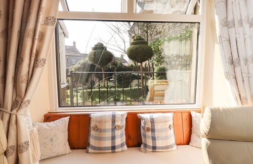 Grassington Cottage | MANNA COTTAGE, romantic, character holiday cottage in Grassington