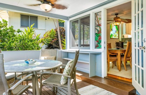 Manoa House | Manoa Valley A 2BR/1bath downstairs duplex