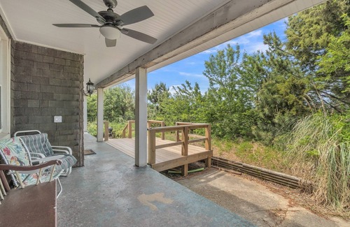 Willoughby Spit Cottage | Manor and Mutts #2 (3-Bedroom Cottage) - Pets Allowed by RedAwning