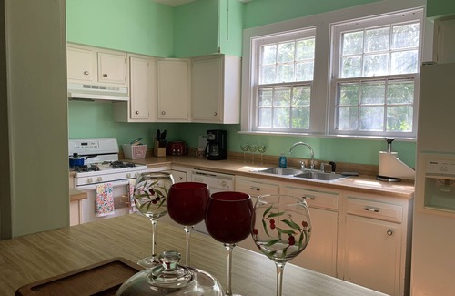 Willoughby Spit Cottage | Manor and Mutts #2 - Beach Front, Pet Friendly, High Speed WiFi