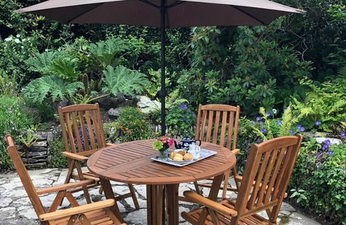 Croyde Cottage | Manor Cottage, Croyde Village/sleeps 5/tucked away location/800m from beach