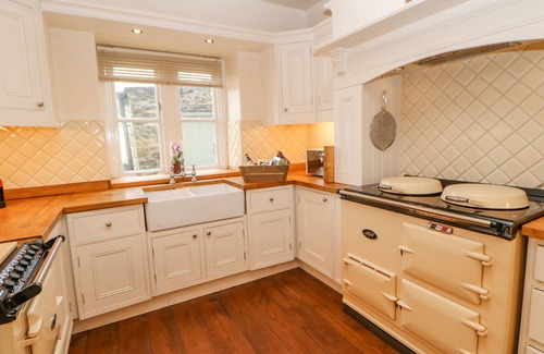 Bainbridge House | MANOR HOUSE, pet friendly, character holiday cottage in Hawes