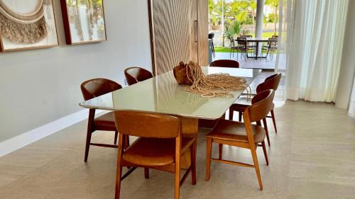 Canto do Mar House | Mansão em Guarajuba – 7 Suítes a 50m da Praia!