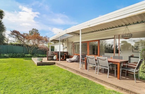 Mansfield House | Mansfield Family Getaway - sleeps 10