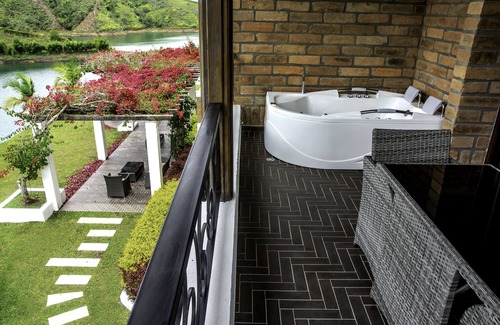 Zona Rosa Villa | Mansion in Guatapé - Colombia