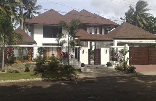 Nabua House | Mansion in Nabua, Bicol for relaxation and family w/parking and breakfast