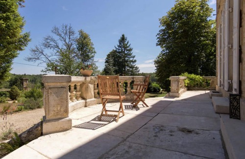 Brouchaud House | Mansion with large garden and swimming pool
