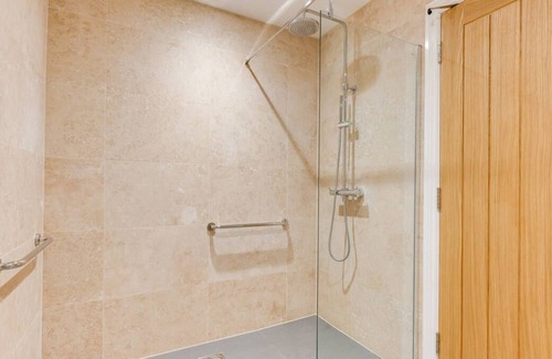 Ashford House | Maple Cottage in Woodchurch