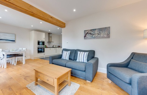 Ashford House | Maple Cottage - Two Bedroom House, Sleeps 4