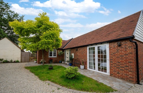 Ashford House | Maple Cottage - Two Bedroom House, Sleeps 4