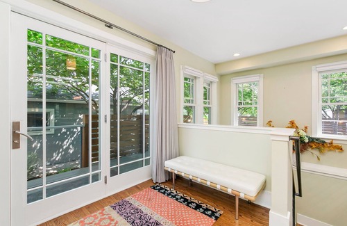 Martinez Park House | Maple Courtyard | Old Town w/King Suite & Piano