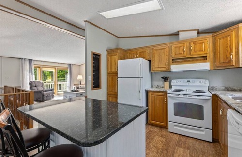 Longville House | Maple Lake Hideaway!