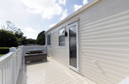 Begelly Ski Chalet | Maple - Near Folly Farm, Cosy Retreat