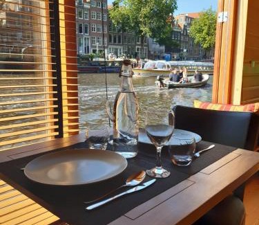 Nieuwmarkt en Lastage Boat Rental | Mar&Mar Houseboat Studio