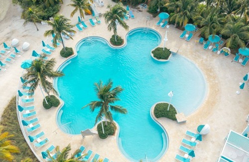 Marathon Apartment | Marathon Beachfront | 2Kings, Veranda + 2LuxeBaths