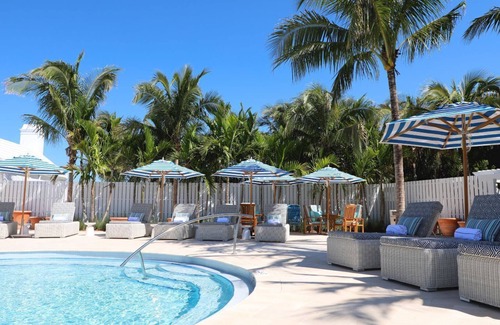 Marathon Apartment | Marathon Beachfront | 2Kings, Veranda + 2LuxeBaths