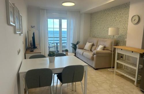 Caleta de Velez Apartment | Maravilloso apartamento en primera linea de playa con vistas al mar en Caleta de Vélez 2 D