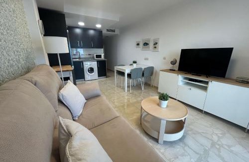 Caleta de Velez Apartment | Maravilloso apartamento en primera linea de playa con vistas al mar en Caleta de Vélez 2 D