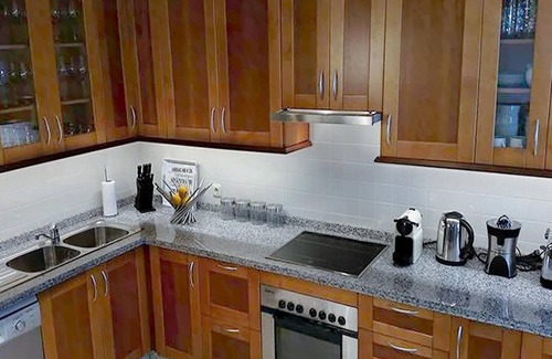 Istan Villa | 'Marbella Hills Istán Lake House' with Shared Pool & Wi-Fi