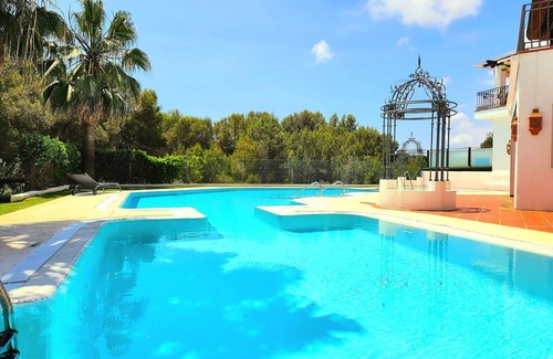 Istan Villa | 'Marbella Hills Istán Lake House' with Shared Pool & Wi-Fi
