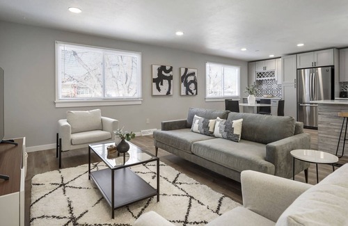 Highlands House | @ Marbella Lane - Serene 4BR Getaway in Arvada