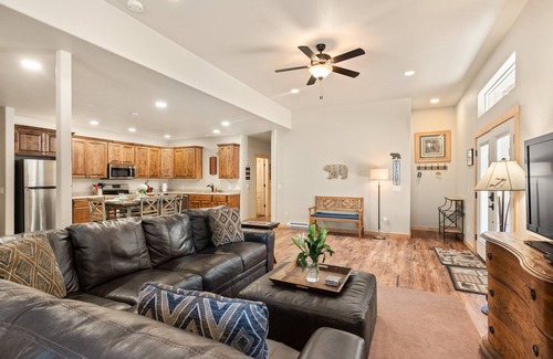 Carbondale House | Marble Riverfront Retreat | Mountainside Escape