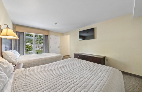 Kelleys Island Hotel | Marblehead Suite at Kelley's Island Venture Resort