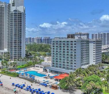 Sunny Isles Beach Apartment | Marco Polo Beach Resort Condo with balcony Pool, Beach,Gym,Free Parking