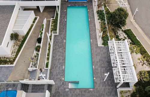 Mandurah Apartment | Marco Polo - Exclusive Escapes. Luxury 3 bed penthouse on Mandurah foreshore with pool, spa & gym.