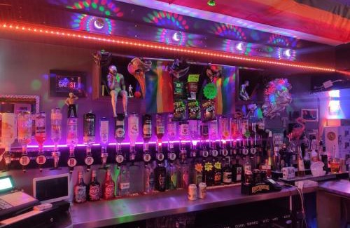 North Shore Bed & Breakfast | Mardi Gras Hotel