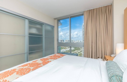 Sunny Isles Beach Apartment | Marenas Resort Condos by Ammos VR