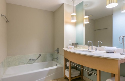 Sunny Isles Beach Apartment | Marenas Resort Condos by Ammos VR