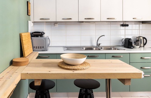 Thessaloniki City Centre Apartment | Margarita by halu! 3-BD tropical house