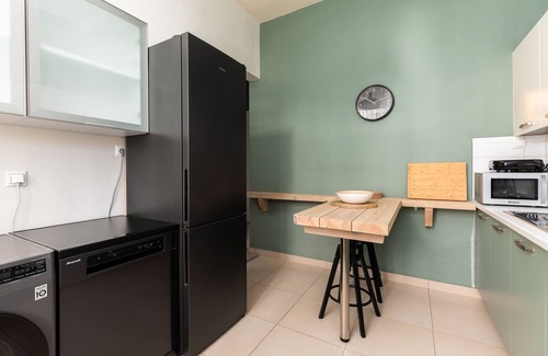 Thessaloniki City Centre Apartment | Margarita by halu! 3-BD tropical house