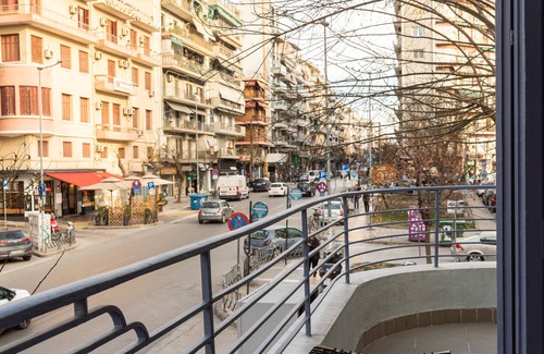 Thessaloniki City Centre Apartment | Margarita by halu! 3-BD tropical house