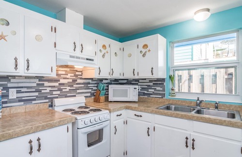 Biltmore Beach Villa | MARGARITA'S BEACH PARADISE FOR YOU & YOUR PET STEPS AWAY FROM THE BEACH