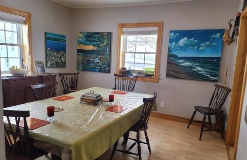 Margate House | Margate Homestead 'Art House'/views/beaches/golf
