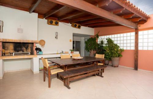 Kropia Apartment | Maria's Airport Apartment, 4' metro, 10' airport, 15' beach, 40' city center
