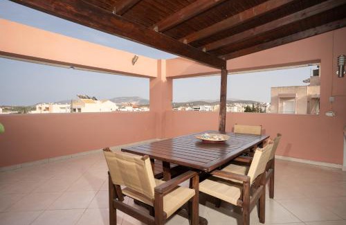 Kropia Apartment | Maria's Airport Apartment, 4' metro, 10' airport, 15' beach, 40' city center