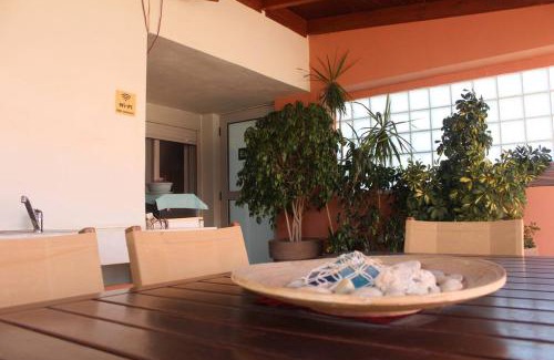 Kropia Apartment | Maria's Airport Apartment, 4' metro, 10' airport, 15' beach, 40' city center