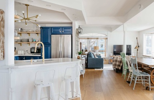 Wellington House | Marina & Main - Heated Pool, Sauna, Games Room, Movie Theatre!