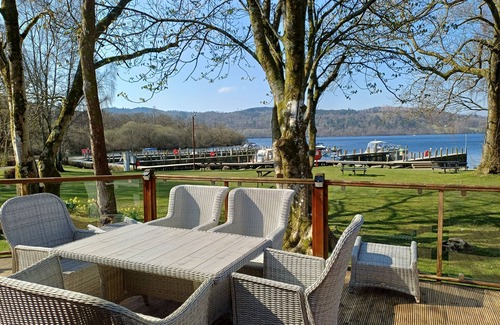 Troutbeck Bridge Cabin | Marina View - a holiday lodge that sleeps 6 guests in 3 bedrooms