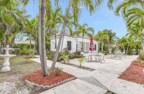 North Palm Beach Condo | Marina View Condo /1 Block from Country Club