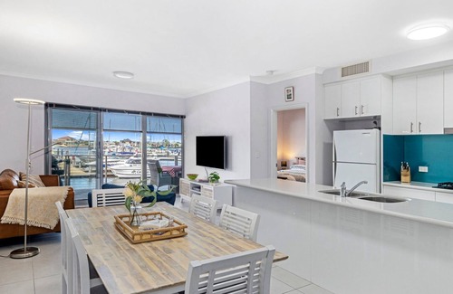 Geographe House | Marina View Port Geographe with WiFi is a modern stylish self-contained townhouse with amazing view