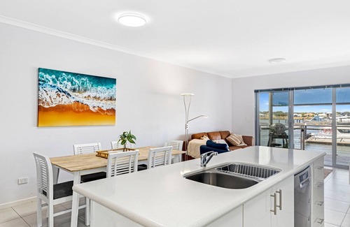Geographe House | Marina View Port Geographe with WiFi is a modern stylish self-contained townhouse with amazing view
