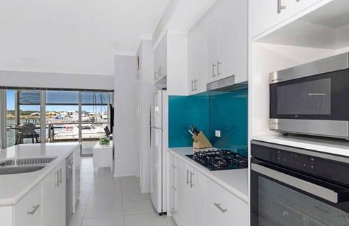Geographe House | Marina View Port Geographe with WiFi is a modern stylish self-contained townhouse with amazing view